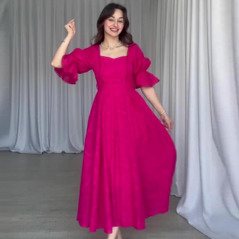 

2024 Европейское и Американское Летнее Женское Французское Платье для Чаепития: Элегантное длинное однотонное платье с квадратным вырезом и рукавами-буфами. Small розы красного