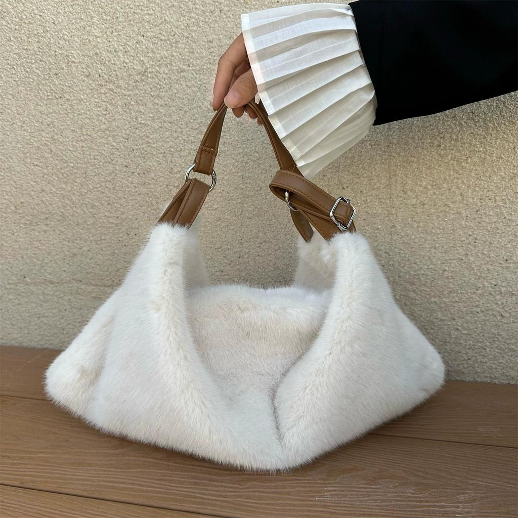 Women's Plush Crossbody Bag Single Shoulder Handbag Large Capacity Casual Autumn Winter Fur Bag Fashiable All-Match Bag