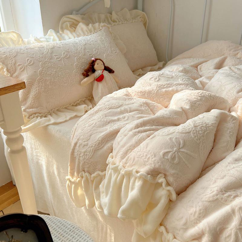Princess Style Winter Carved Velvet 4-Piece Bedding Set: Class A Mother and Baby Warm, Thick Lace Quilt Cover