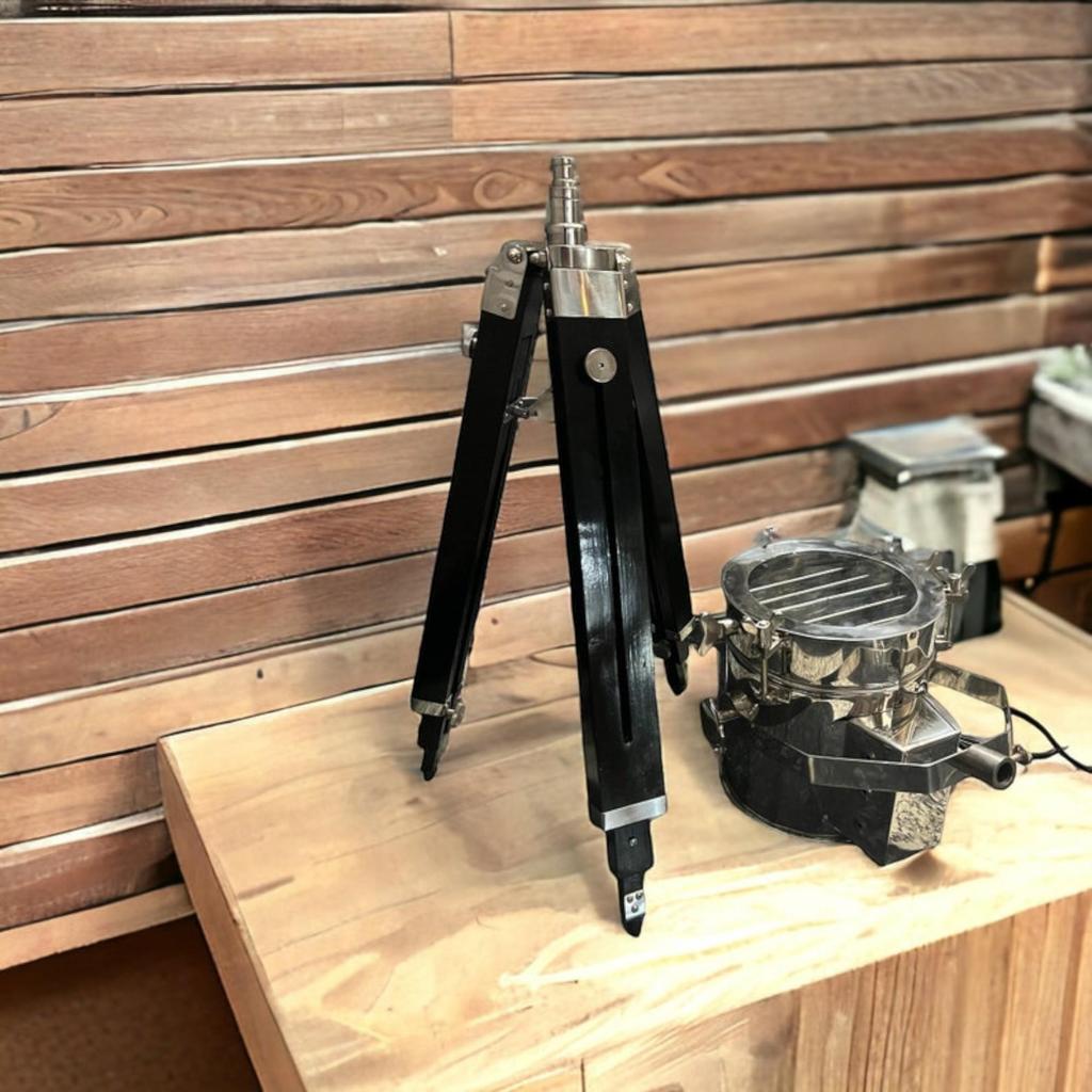 67-Zoll Nautische Stativ-Stehleuchte - Handgefertigter Chrom- und Holzsockel - Industrielles Maritimes Dekor