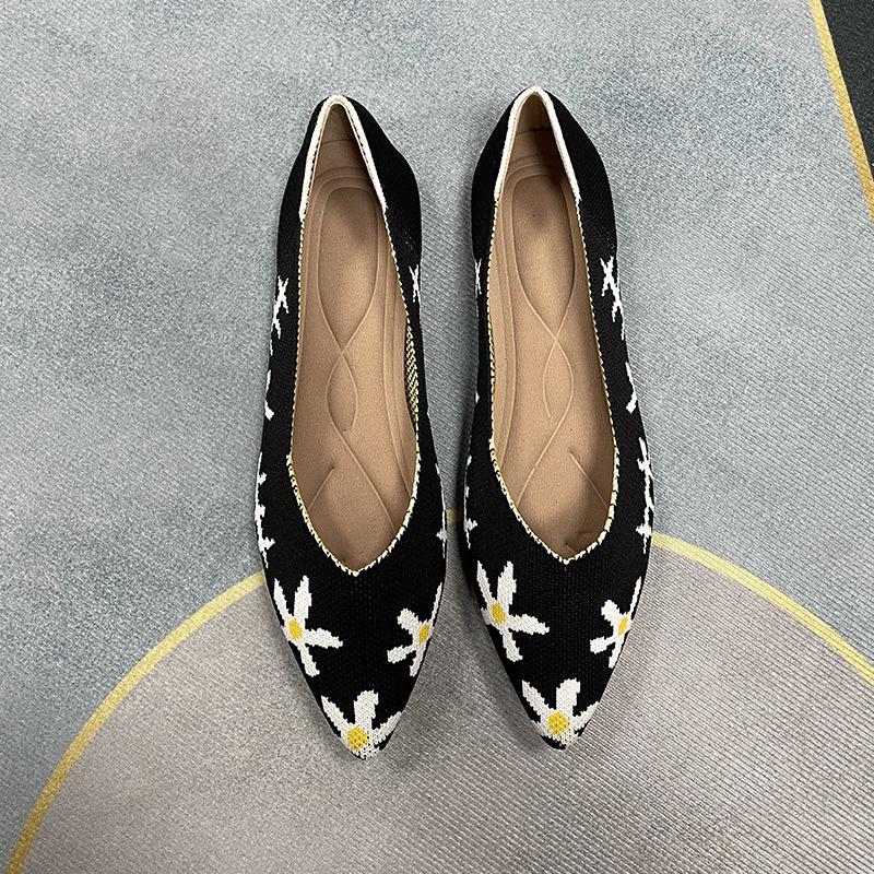 Classic Queen Women's Pointed Toe Fly-Knit Flats, Multicolor, Plus Size 41-43