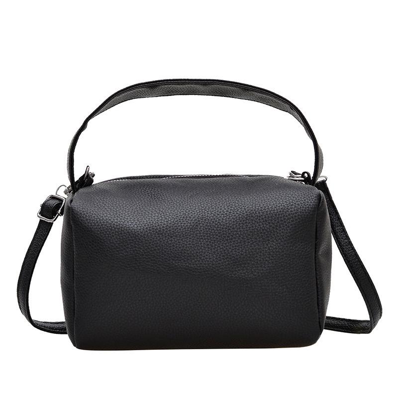 New Niche Design Casual and Lightweight Portable Tofu Bag Beautiful Solid Color Practical Versatile Shoulder Messenger Bag