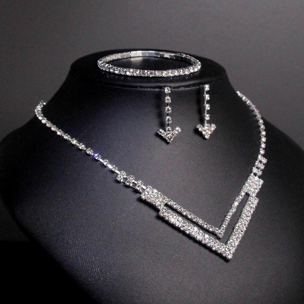 Elegant Rhinestone Tassel Jewelry Set: Necklace, Earrings, Bracelet – Perfect for Bridal or Banquet Wear