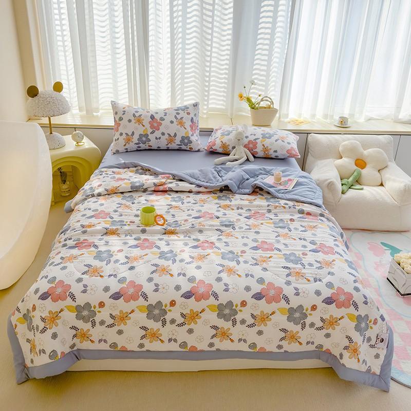 Ultra-Soft Summer Cooling Quilt - Lightweight, Breathable & Skin-Friendly with Embossed Floral Print Design for All Seasons - Perfect for Bedroom