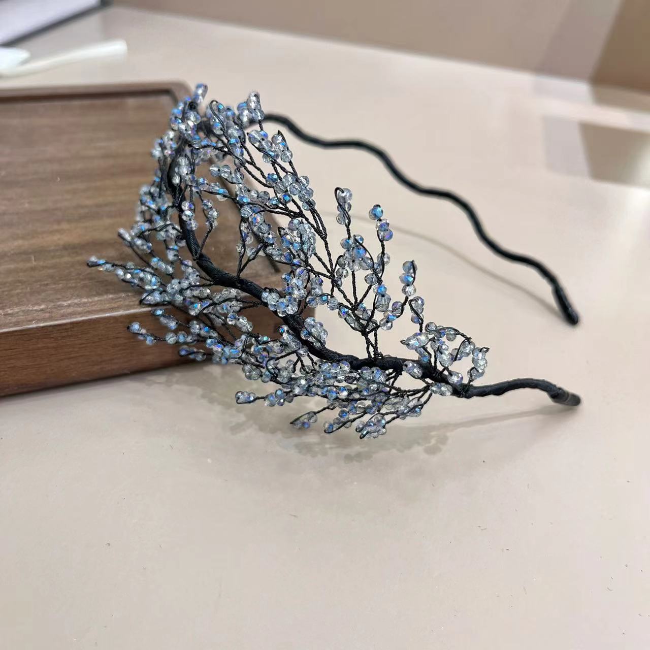 

Ветки из хрустальных бусин Листья из страз Повязка на голову Ободок Для невест Элегантный Лесная Богиня Сладкое Свадебное Украшение для волос Сетка для волос