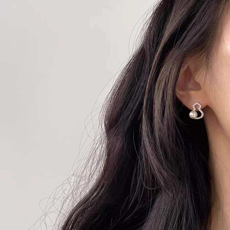 18K Gold Plated Good Luck Gourd Pearl Earrings: Natural Freshwater Pearl Studs for Women.