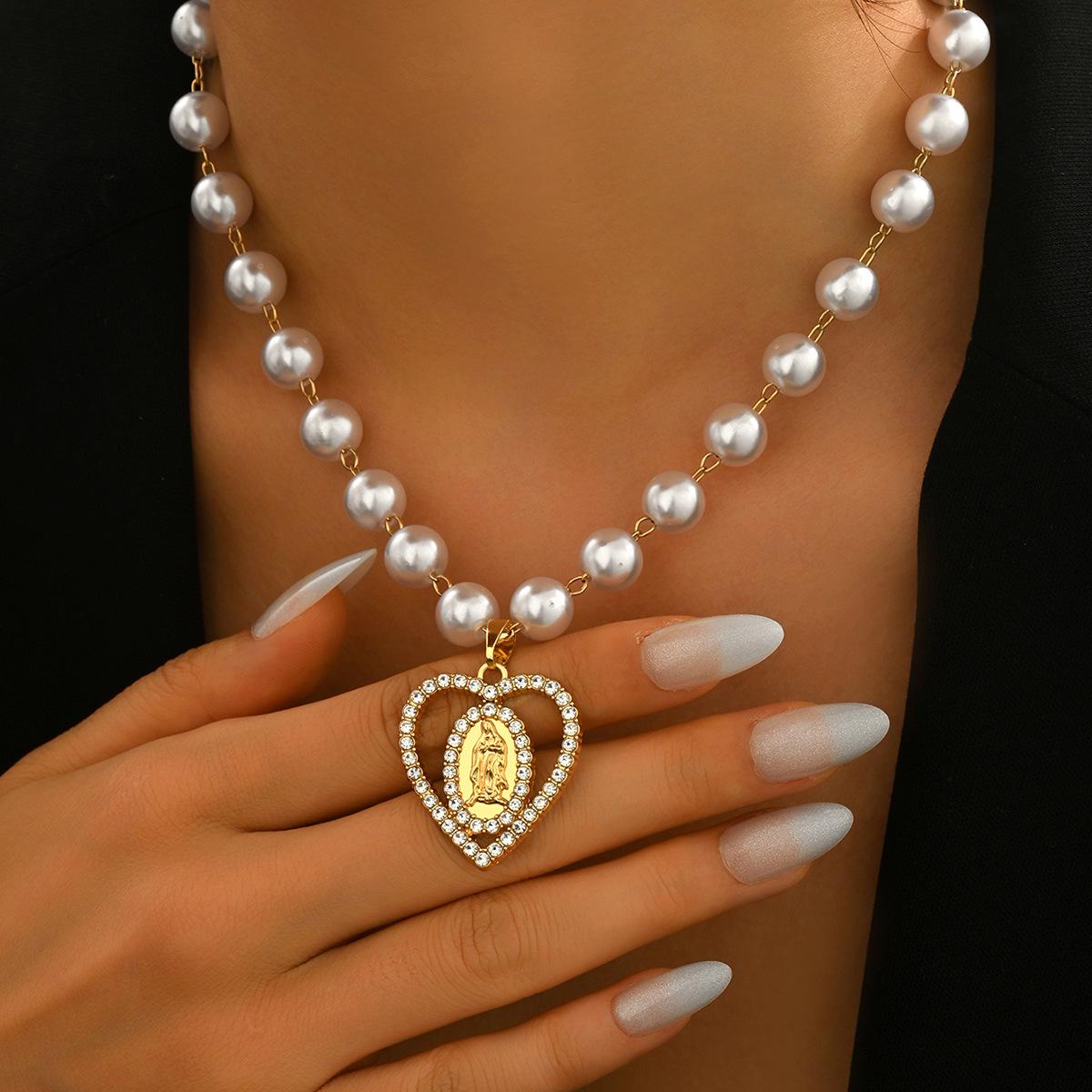 

High-End Pearl Choker Necklace for Women - Autumn/Winter Fashion Accessory