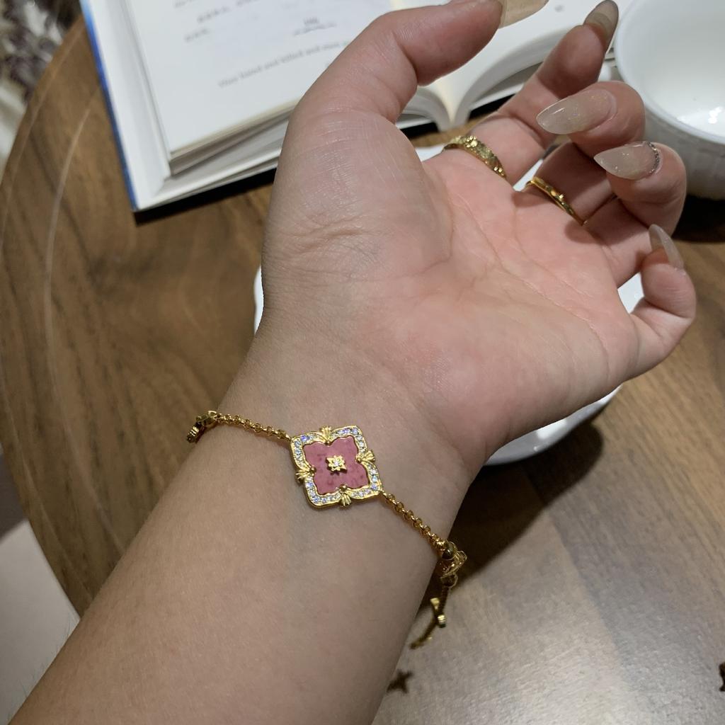 Buqi Latti Gebürstetes Kleeblatt Natürliche Weiße Fritillary Einzelblüte Armband Damen Tigerauge Armband Vintage Hof