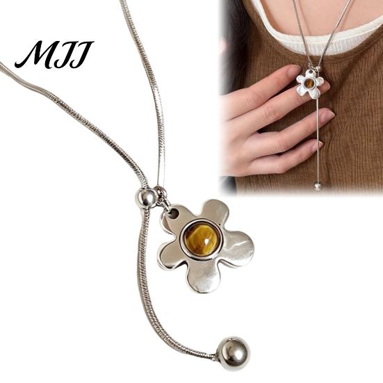 Delicate Flower Jewelry for Commuting Pendant Lariat Necklace, Long Chain Drop, Adjustable Vintage Petal Daily Wear Sliding Pendant, Retro Sweater