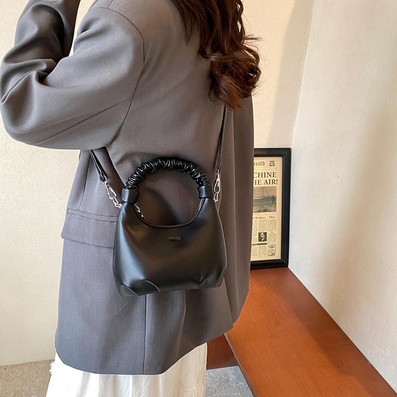 French niche texture women's bag 2025 summer new pleated handbag simple and versatile shoulder messenger bag