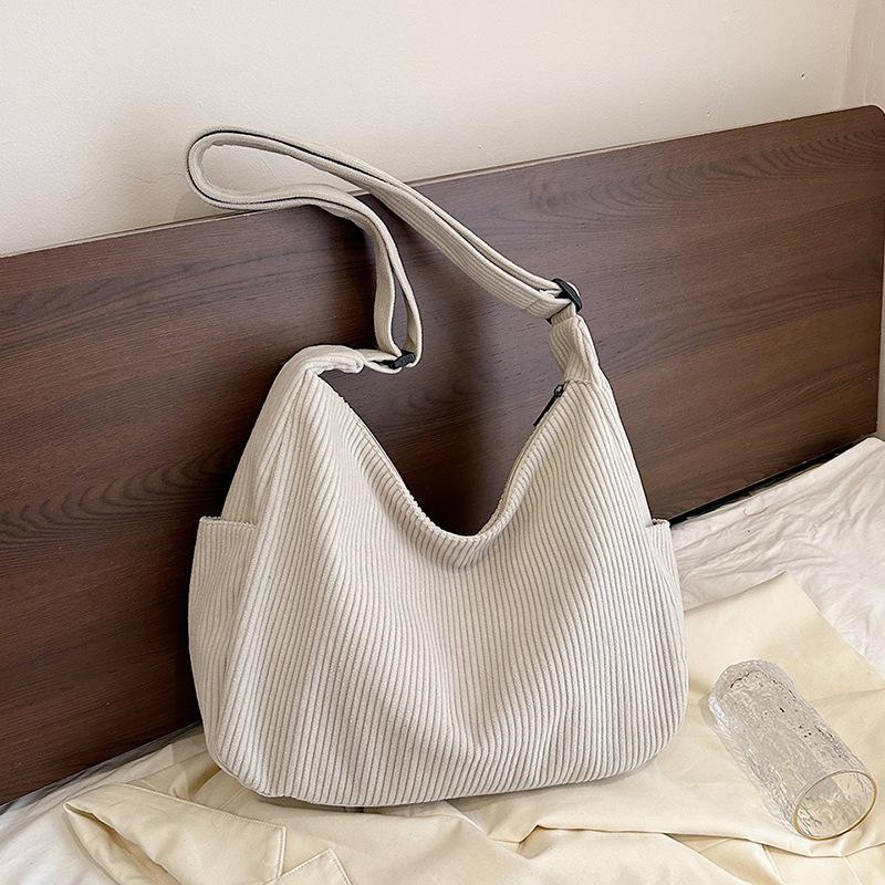 Corduroy bag women's large-capacity new autumn and winter versatile shoulder messenger bag commuter dumpling bag