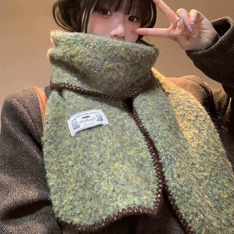 Korean atmosphere green scarf women's winter new soft waxy retro warm lock edge knitted neck scarf