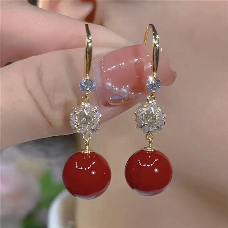 

Korean Style Elegant Long Pearl Earrings: 2025 Trendy Luxury Hook Design красный
