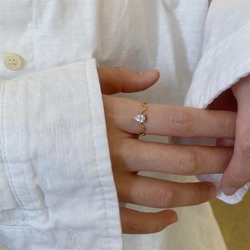 Elegant Teardrop Diamond Ring: 18K Gold-Plated, Fashionable Thin Design for Women