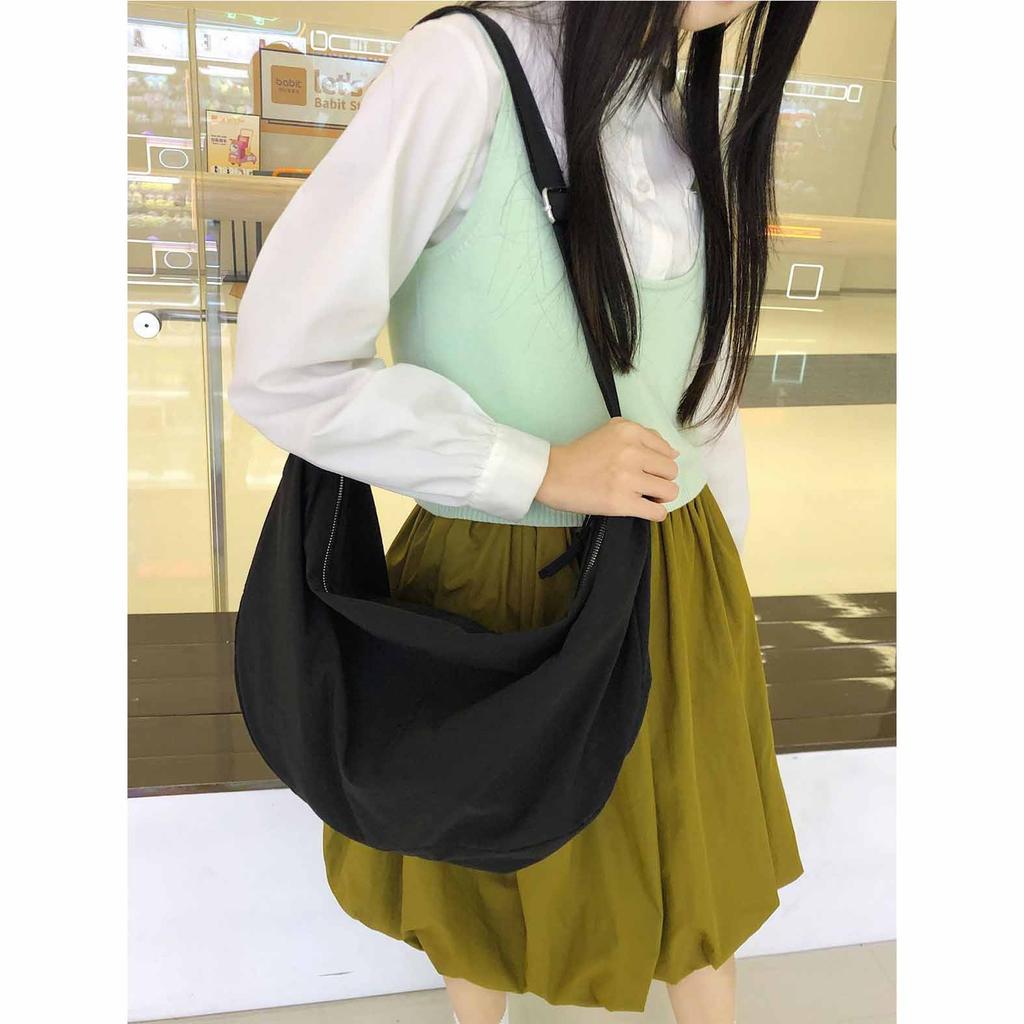 Simple Lazy Style Lightweight Nyl Dumpling Bag 2026 New Casual Versatile Messenger Bag Women's Large Capacity Shoulder Bag