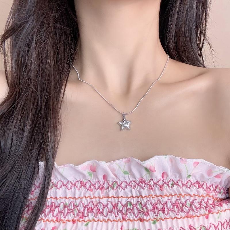 Trendy Rhinestone Star Pendant Necklace Gold Silver Color Non-fading Women Jewelry for Family Gathering Party Wear