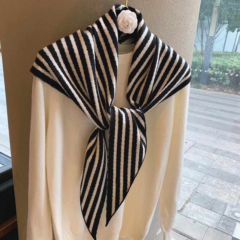 MARYYA Warm Triangle Scarf