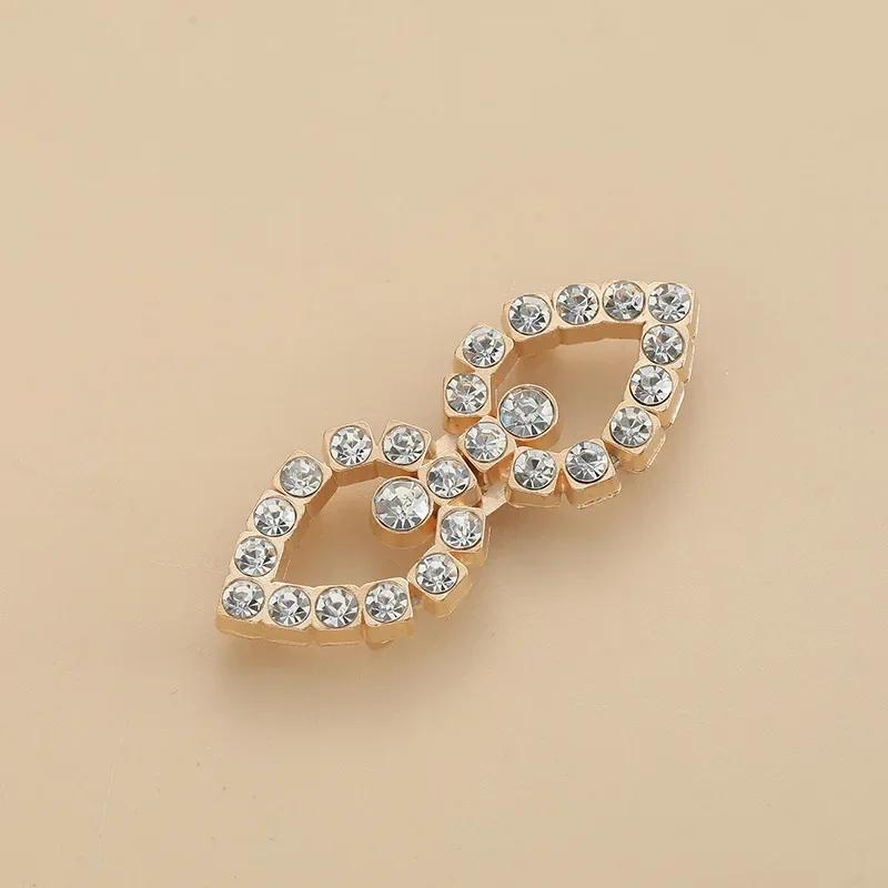 1 Pair New Brooches For Women's Clothing Cardigan Sweater Blouse Shawl Clips Shirt Collar Flower Pattern Clasps