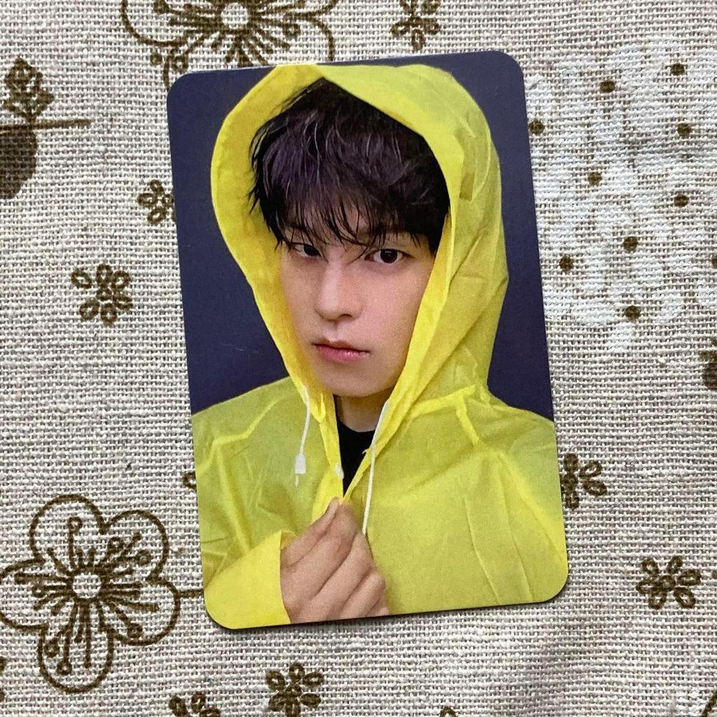 [USED] Seungmin StrayKids KARMA T-shirt Uniform Bonus Trading Card