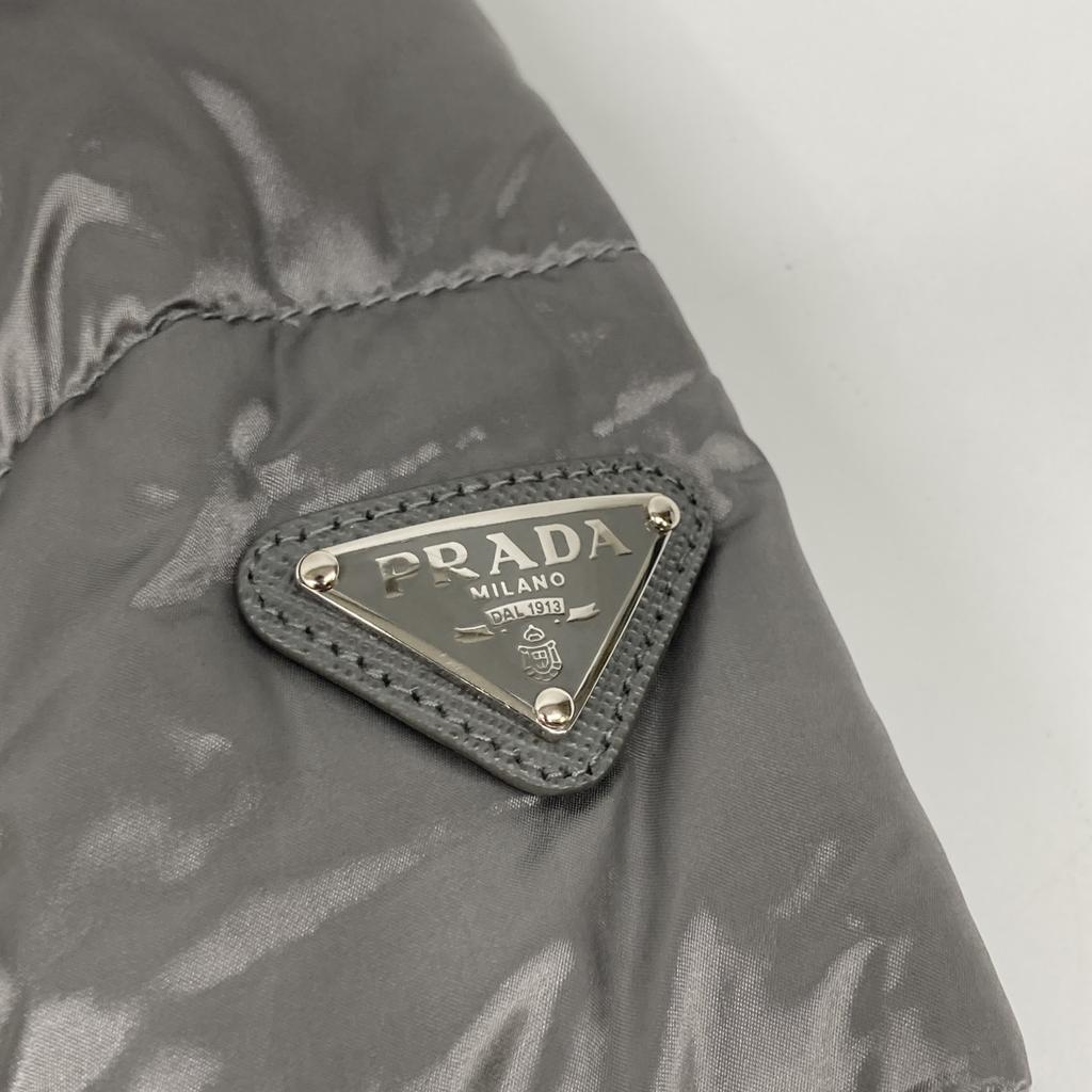 Prada 29B831 Gray Triangular Plate Collarless Light Down Jacket 38 khakiUsed