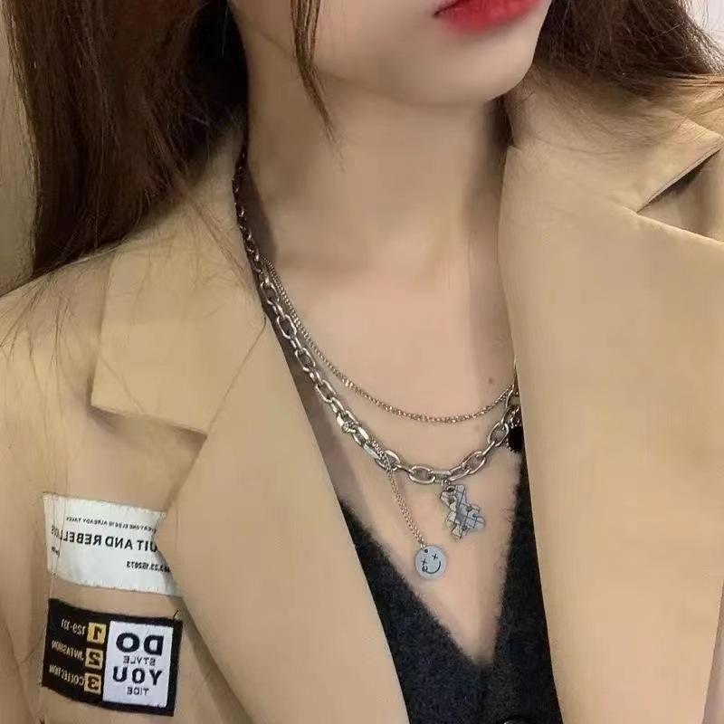 Hip-hop double-layer bear necklace female niche design smiley face collarbone chain 2025 new pendant neck chain