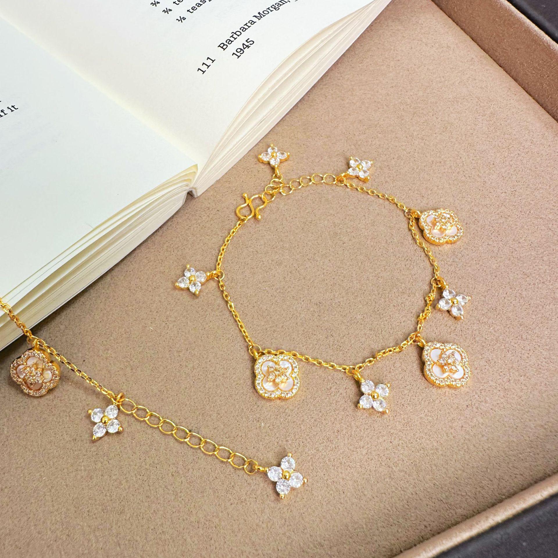 Позолоченный браслет-цветок с цирконами: Роскошные, Универсальные и Стильные Украшения для Женщин