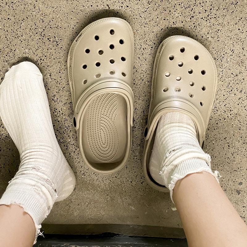 

Обувь с дырочками, которую носят студенты, сандалии на толстой подошве, водонепроницаемые, дышащие, мультяшные, универсальные, милые, нескользящие, простые, на плоской подошве, крутые шлепанцы 40/41 (normal size)