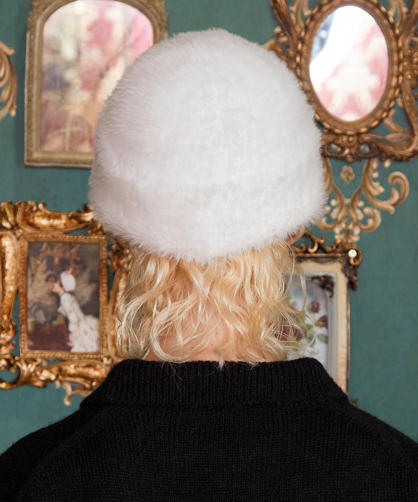 UNALLOYED Flower Fur Beanie / Ivory
