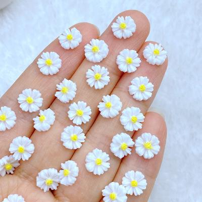 100 Stück Neue Niedliche Harz 8mm Mini Weiße Chrysantheme Flache Rückseite Passend für Handy-Deko-Teile Verzierungen Für Haarspangen Zubehör