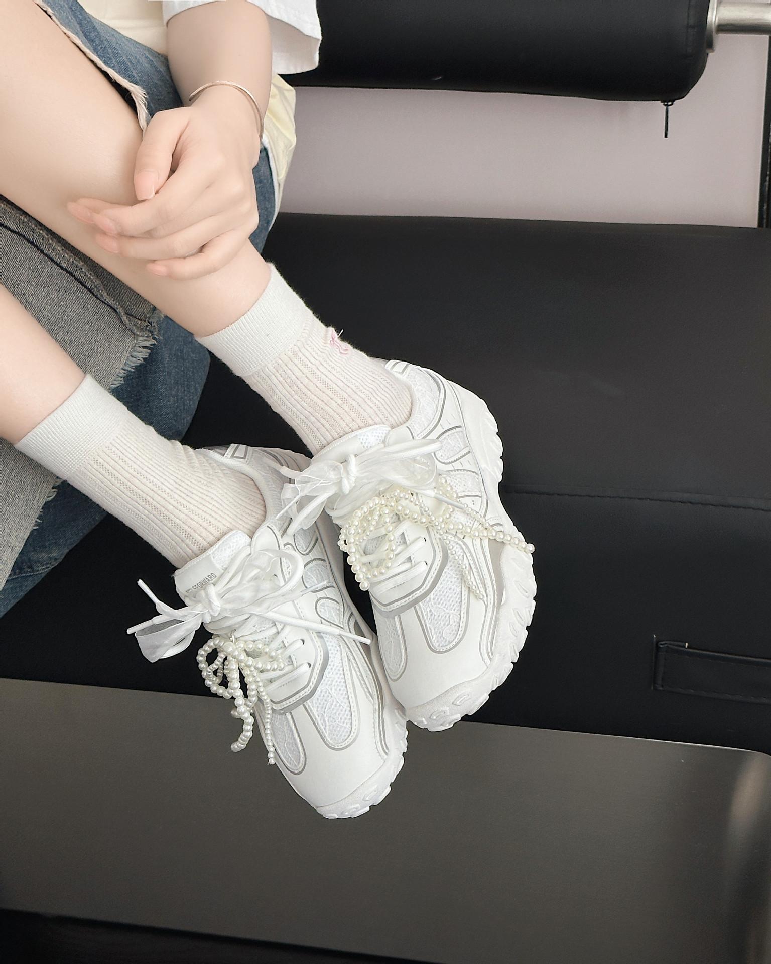 

2025 Autumn Dexun Shoes Women s Crescent Sole Fashion Versatile Lace Pearl Casual Breathable Dexun Shoes Women s Forrest Gump Shoes 40 белый