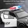 1:32 Lader M8 Modell Spielzeug Miniatur Polizeiautos Legierung Druckguss Mini Fahrzeuge Sound Licht Türen Geöffnet Rückzieher für Kinder Geschenke