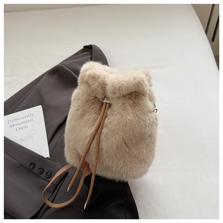 Popular Super Hot Hair Bag Women's 2025 New Niche Foreign Style Shoulder Messenger Bag Versatile Drawstring Mobile Phone Bag