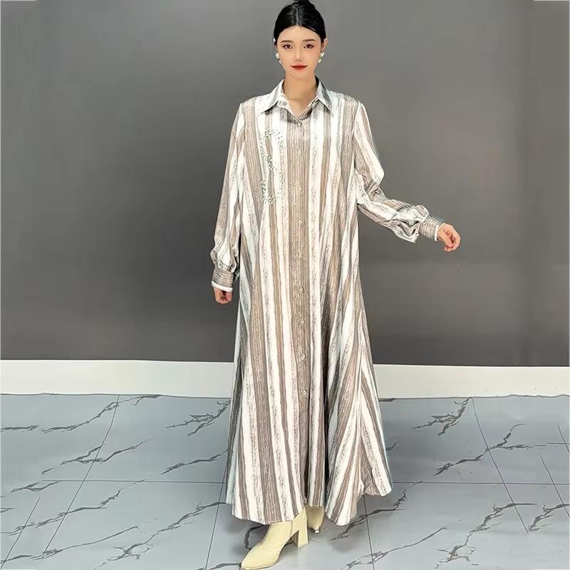 

Xitao Полосатое однобортное платье с рубашечным воротником GMM1319 One Size кофейный