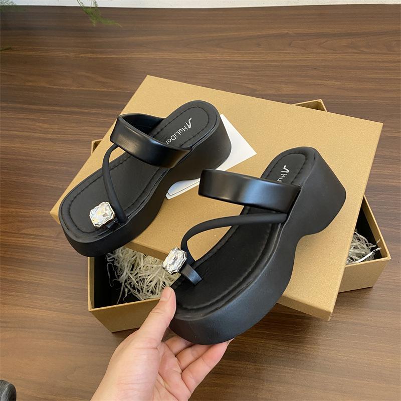 

Versatile rhinestone slippers 2025 new spring and summer Xiaoxiangfeng beach temperament Korean version set toe sandals outer wear 40