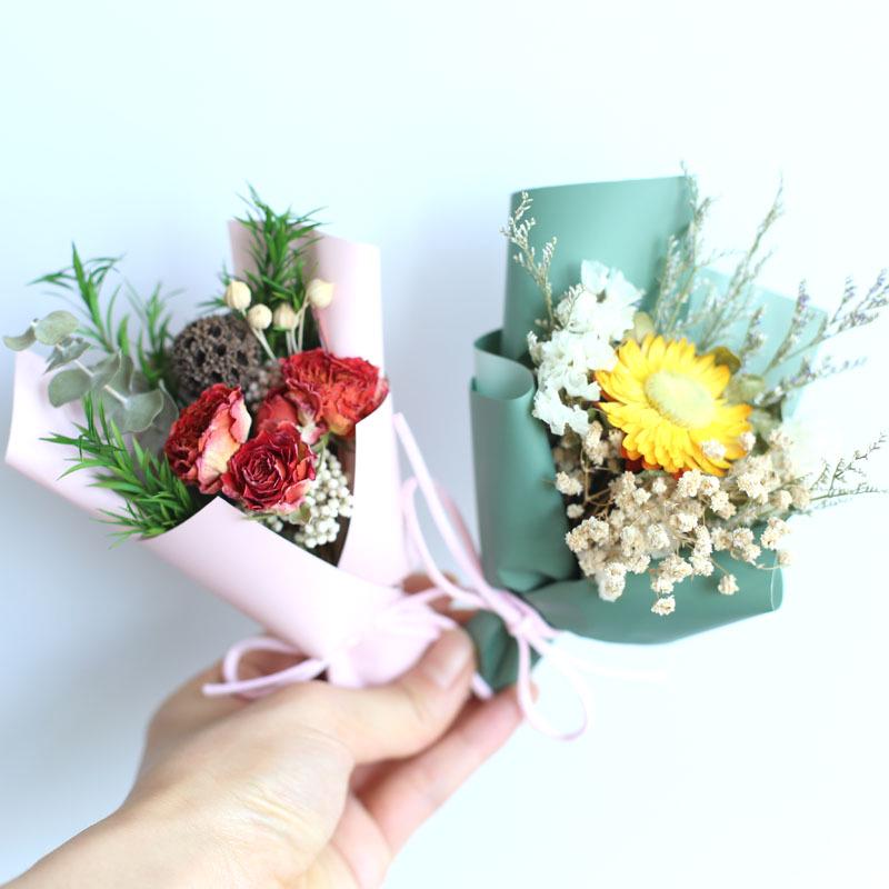 Mini Bouquet of Preserved Dried Flowers: Baby's Breath & Roses - Ideal for Parties, Festivals, Birthday Gifts, and Decorations