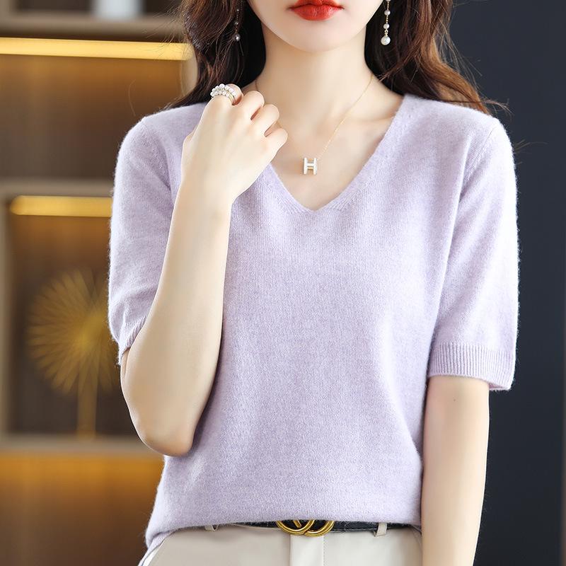 Five-Sleeve V-Neck Knitted Sweater for Women - Loose Casual Korean Style Half-Sleeve Top