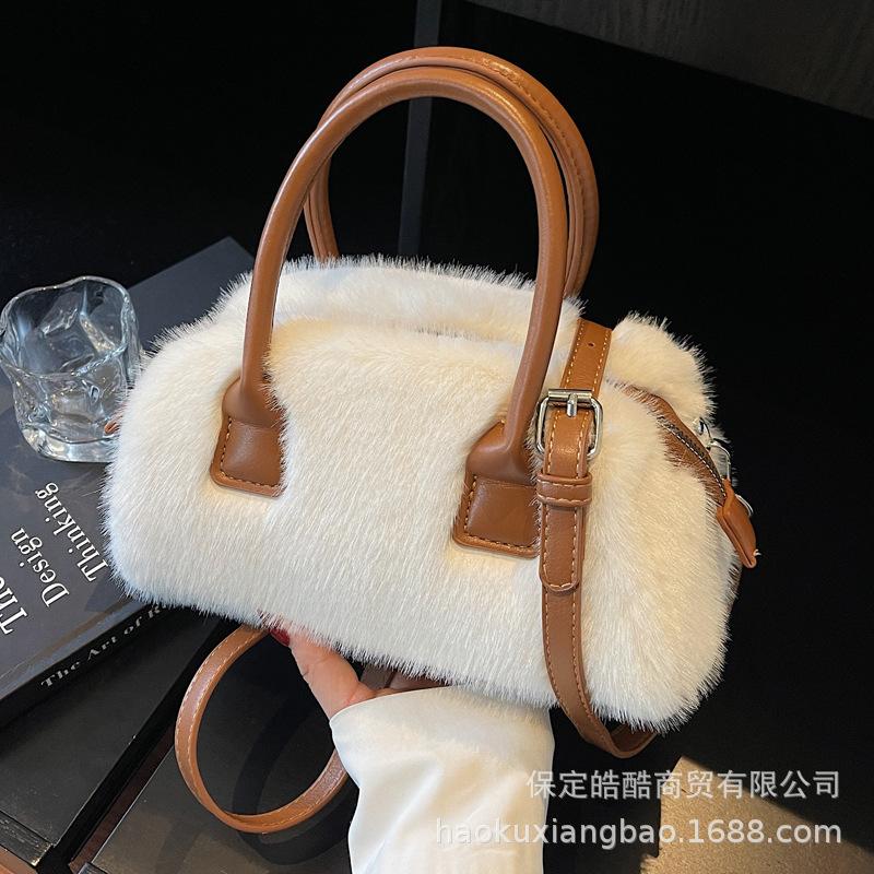 Premium plush handbag women's 2025 new fashion autumn and winter plush bag versatile niche shoulder messenger bag