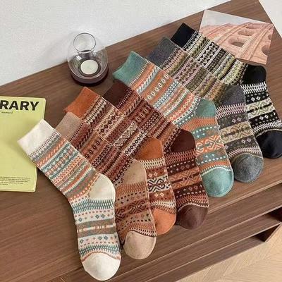 Damen Baumwollsocken für Herbst und Winter Verdickte Retro Mid-Calf Damen Ethno Frotteesocken