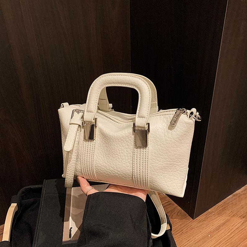 

Niche design handbag women s new textured small square bag casual trendy shoulder messenger bag