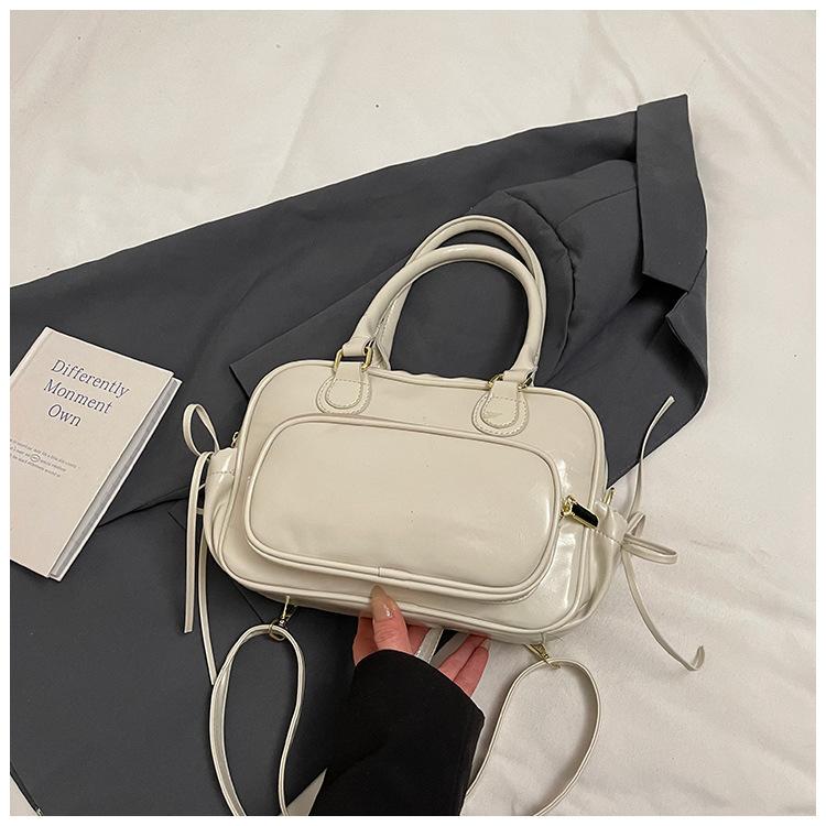 

Niche retro sense portable Boston bag women 2025 autumn new fashion simple high value backpack women белый