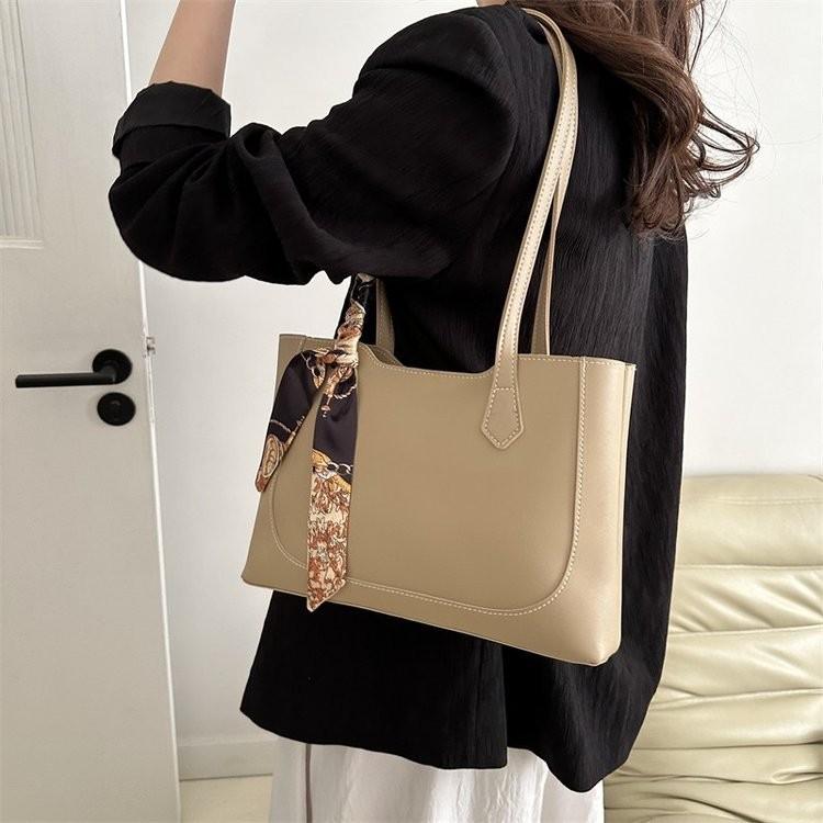 Chic 2024 Large Capacity Tote Bag For Women Modern Simple Pu Shoulder Handbag