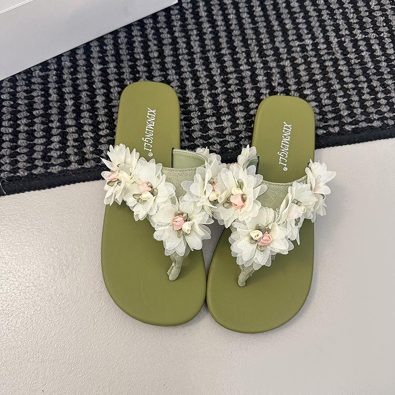 2025 summer new slippers women's shoes flat casual versatile flower Thai nesting fairy wind beach shoes
