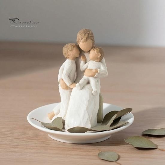Healing Home Ornament Mother Holding Baby Figurine, Resin Family Love Statue for Bedroom Desk, Matte Texture Accents Heartwarming Decor Ornament, Gift