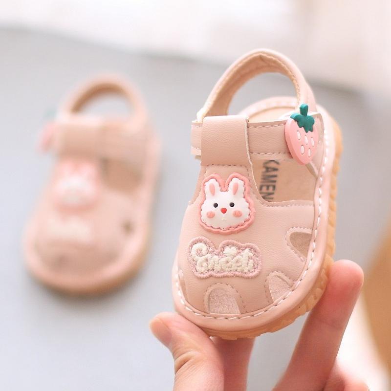 

Infant walking shoes, soft gel sole for summer, closed-toe sandals for baby girls, anti-slip toddler cartoon style with hook-and-loop closure. 20