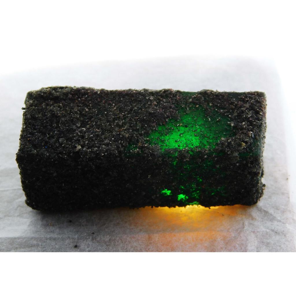 Natural Green Emerald Loose Gemstone Uncut Rough 125.69 ct for Lapidary and Gem Collections