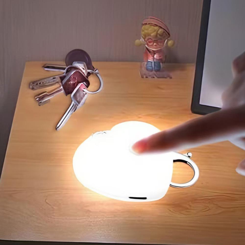 1PC Heart-shaped Mini Night Light, with a Built-in Battery, Can Be Hung On a Handbag, Keychain, or Used As a Desktop Decoration.