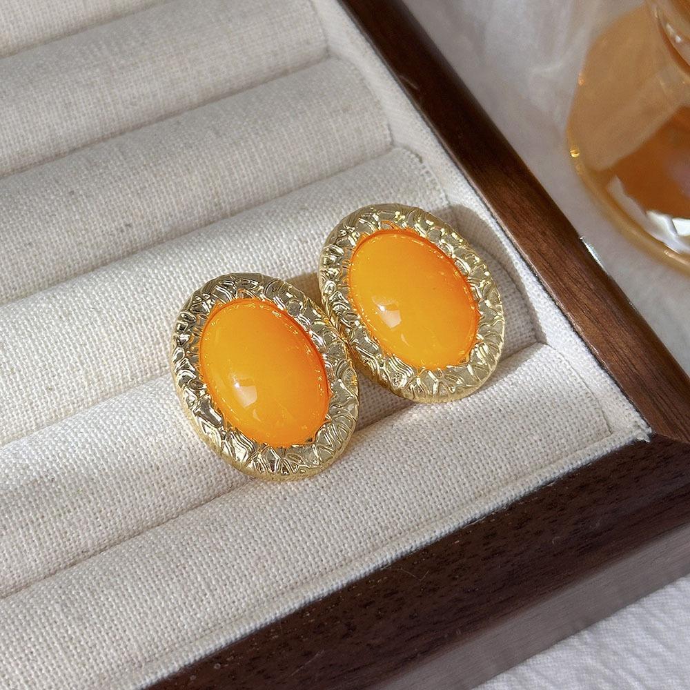 Retro Temperament Orange Yellow Oval Gold Color Cloud-patterned Trim Stud Earrings for Women Fashion Luxury Jewelry Accessories