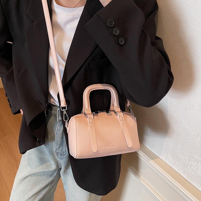 Portable Oil Wax Leather Pillow Bag Women'S Spring Fashion Versatile Shoulder Bag High-End Messenger Bag