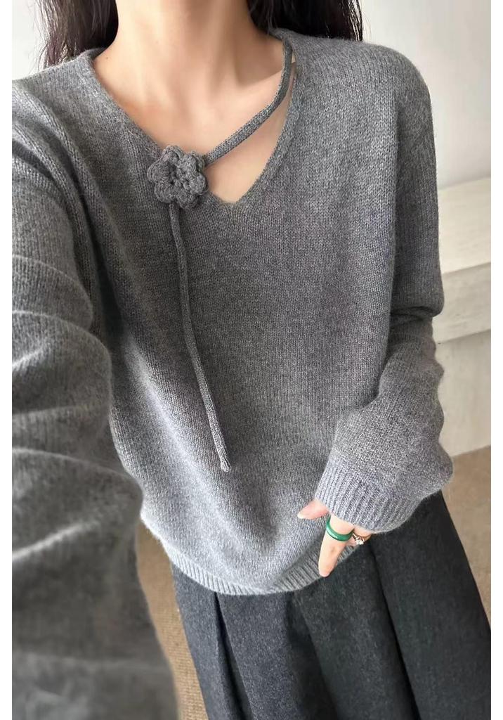 Korean V-Neck 3D Flower Long Sleeve Knit Sweater for Women - 2025 Autumn/Winter High-End Chic Style