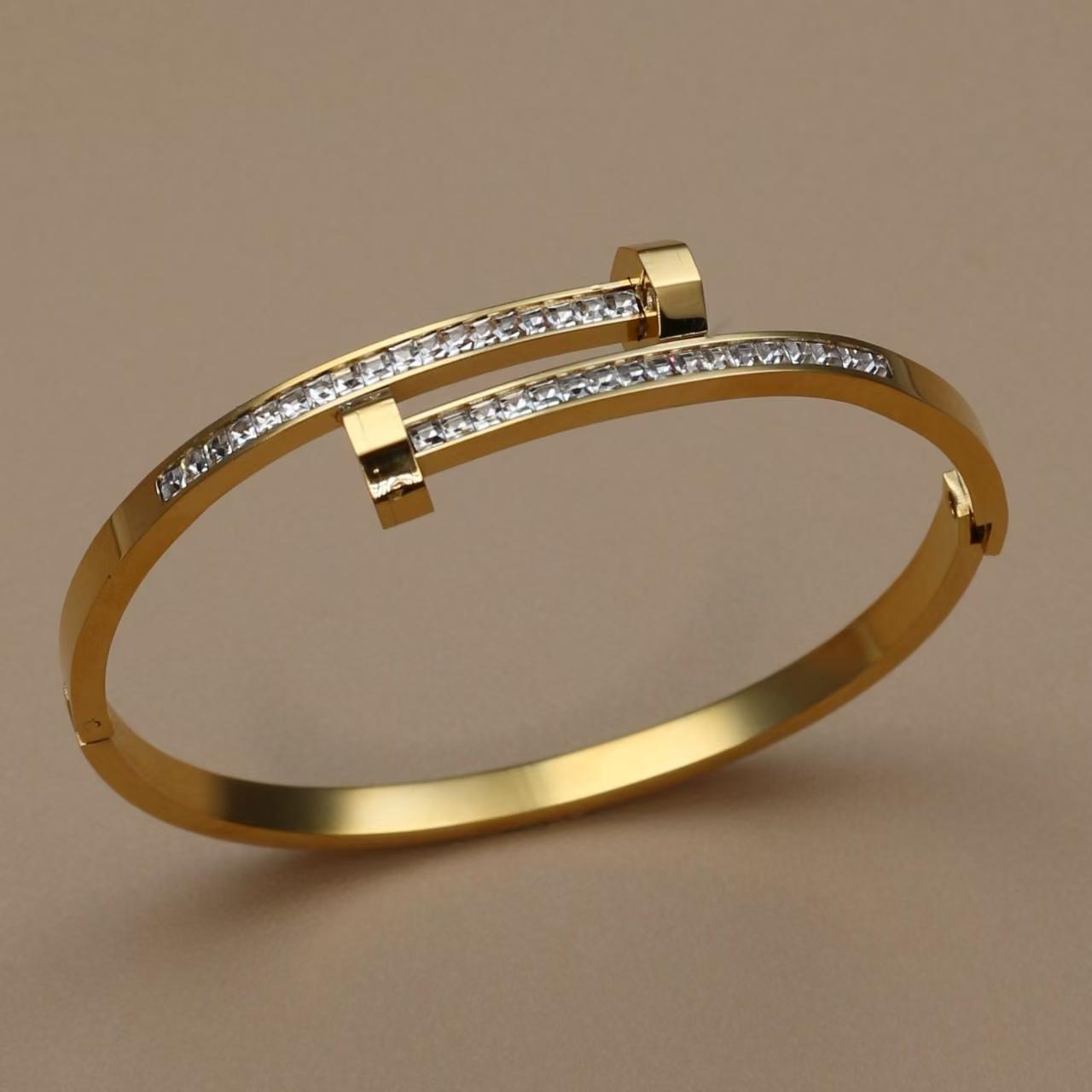 

02Fashion Cross Crystal Design Stainless Steel Gold Color Stacking Bracelet Women s Jewellery Bangle for Daily Wear Party Gifts. 58-60mm білий